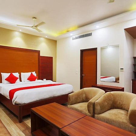 Capital O Green Palms Near Jhilmil Metro Station Hotell New Delhi Eksteriør bilde
