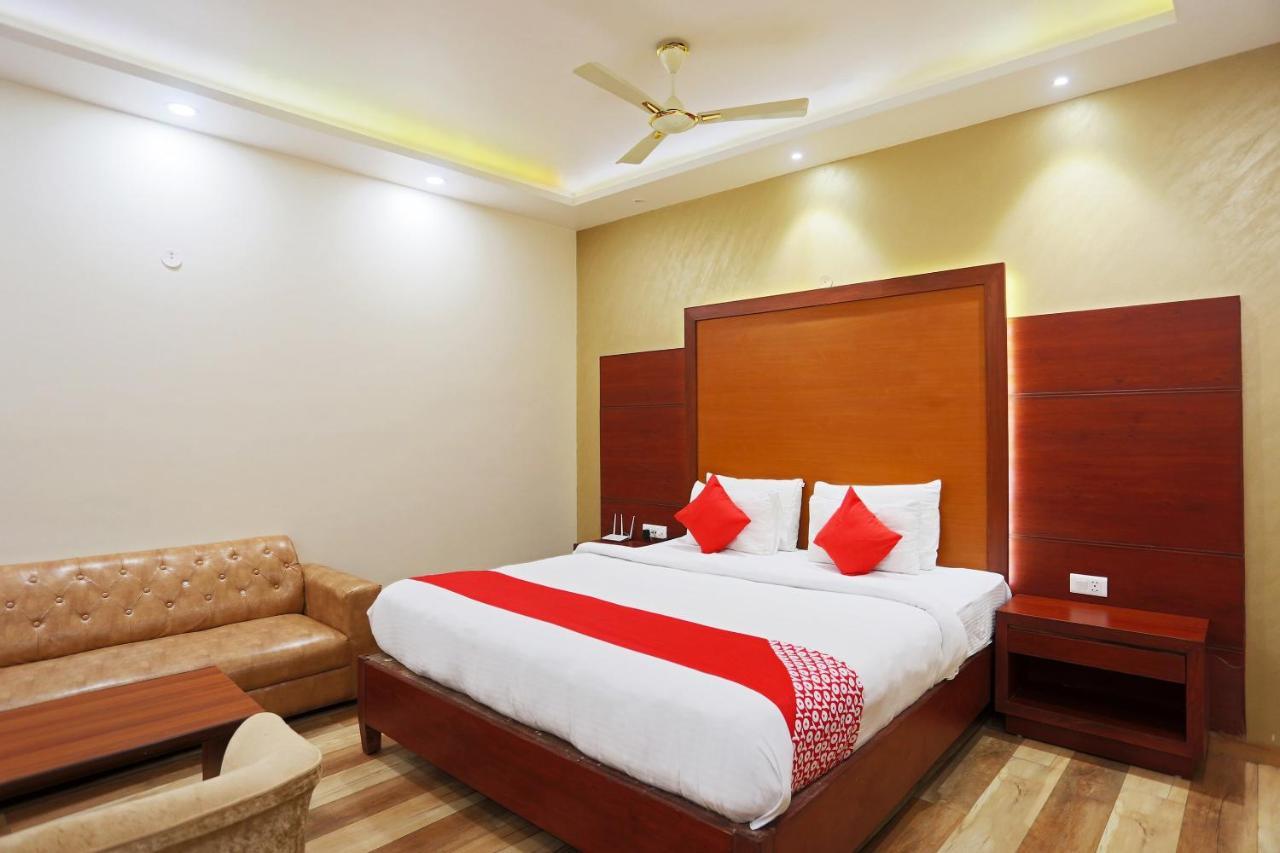Capital O Green Palms Near Jhilmil Metro Station Hotell New Delhi Eksteriør bilde