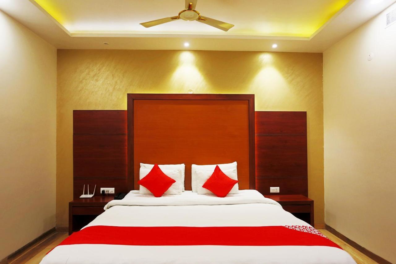 Capital O Green Palms Near Jhilmil Metro Station Hotell New Delhi Eksteriør bilde