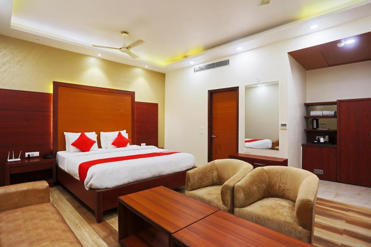 Capital O Green Palms Near Jhilmil Metro Station Hotell New Delhi Eksteriør bilde