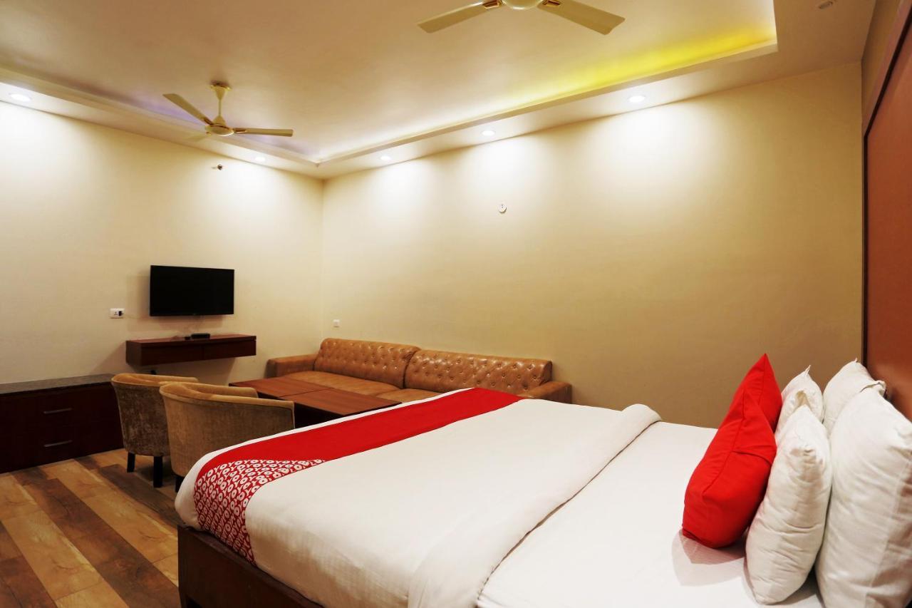 Capital O Green Palms Near Jhilmil Metro Station Hotell New Delhi Eksteriør bilde