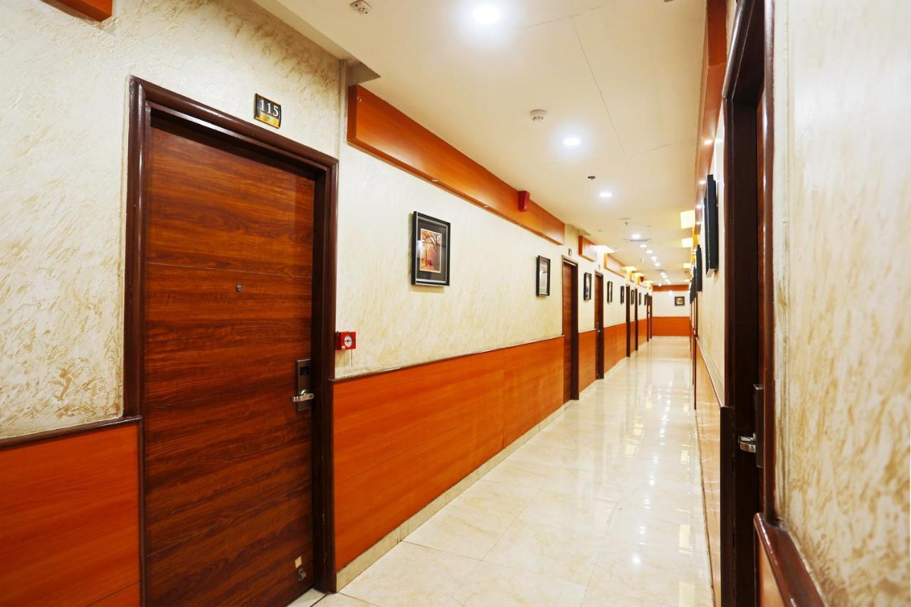 Capital O Green Palms Near Jhilmil Metro Station Hotell New Delhi Eksteriør bilde