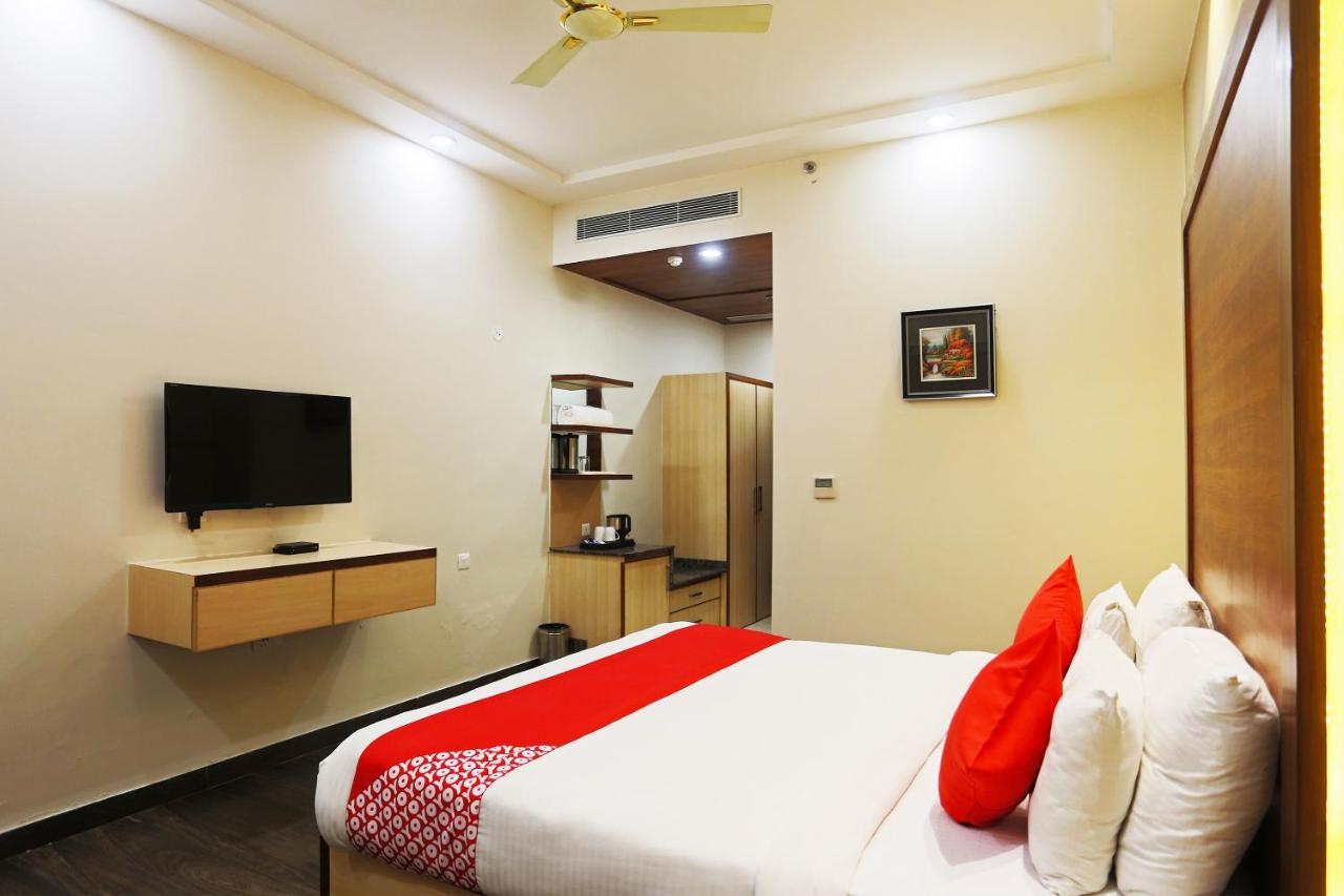 Capital O Green Palms Near Jhilmil Metro Station Hotell New Delhi Eksteriør bilde