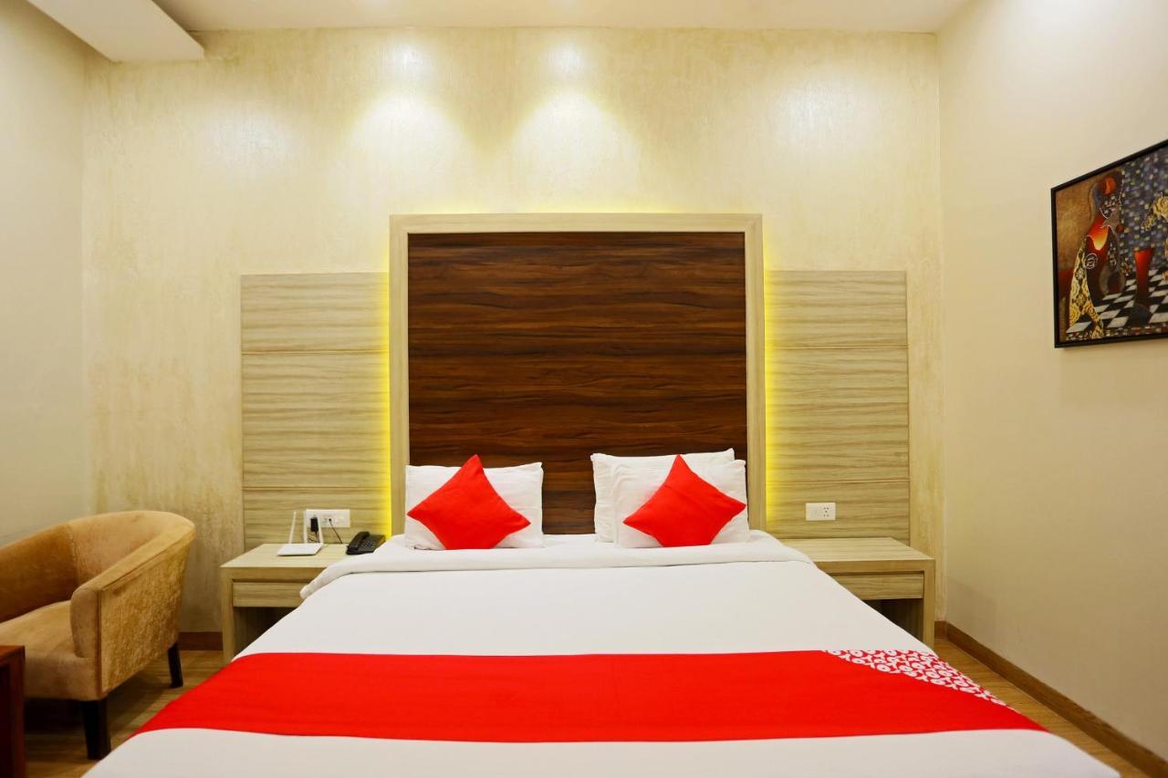 Capital O Green Palms Near Jhilmil Metro Station Hotell New Delhi Eksteriør bilde