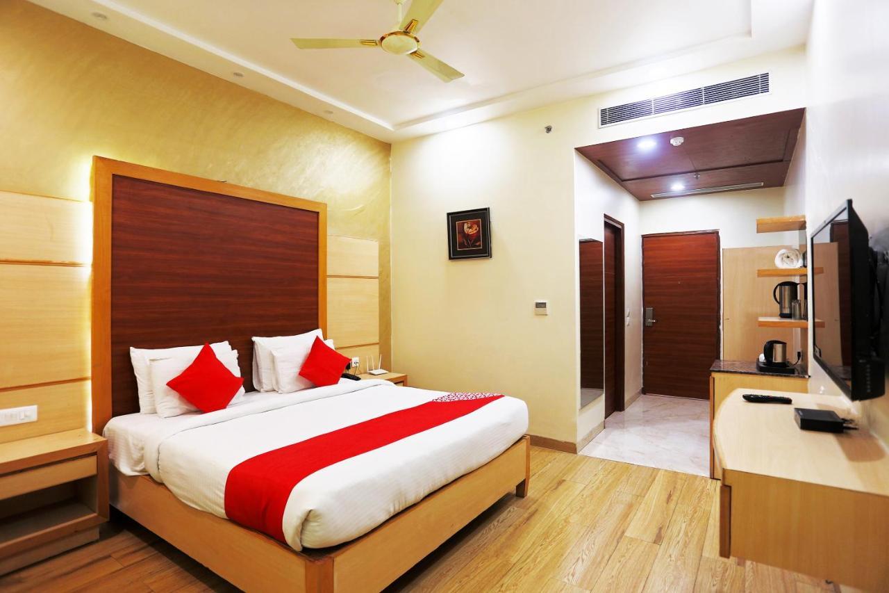 Capital O Green Palms Near Jhilmil Metro Station Hotell New Delhi Eksteriør bilde