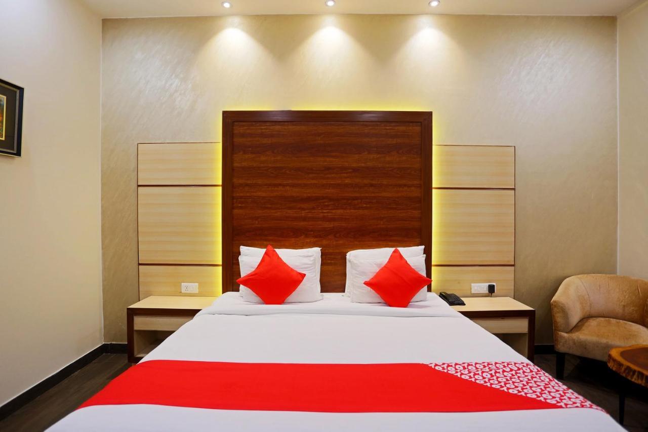 Capital O Green Palms Near Jhilmil Metro Station Hotell New Delhi Eksteriør bilde