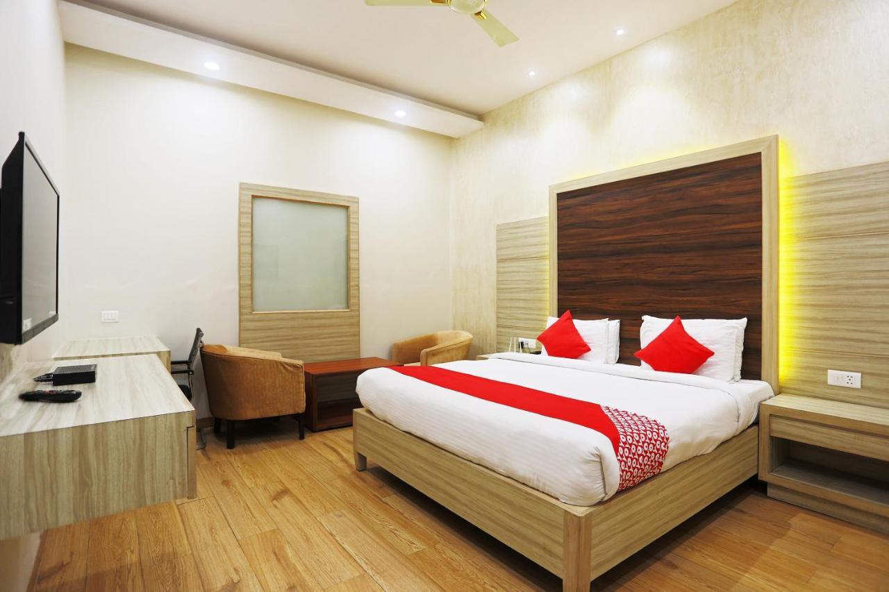 Capital O Green Palms Near Jhilmil Metro Station Hotell New Delhi Eksteriør bilde
