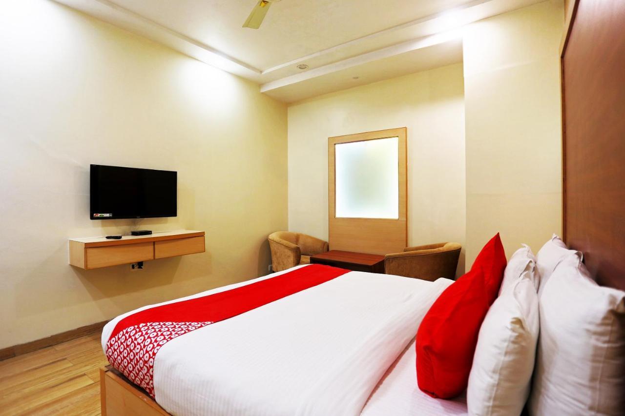 Capital O Green Palms Near Jhilmil Metro Station Hotell New Delhi Eksteriør bilde