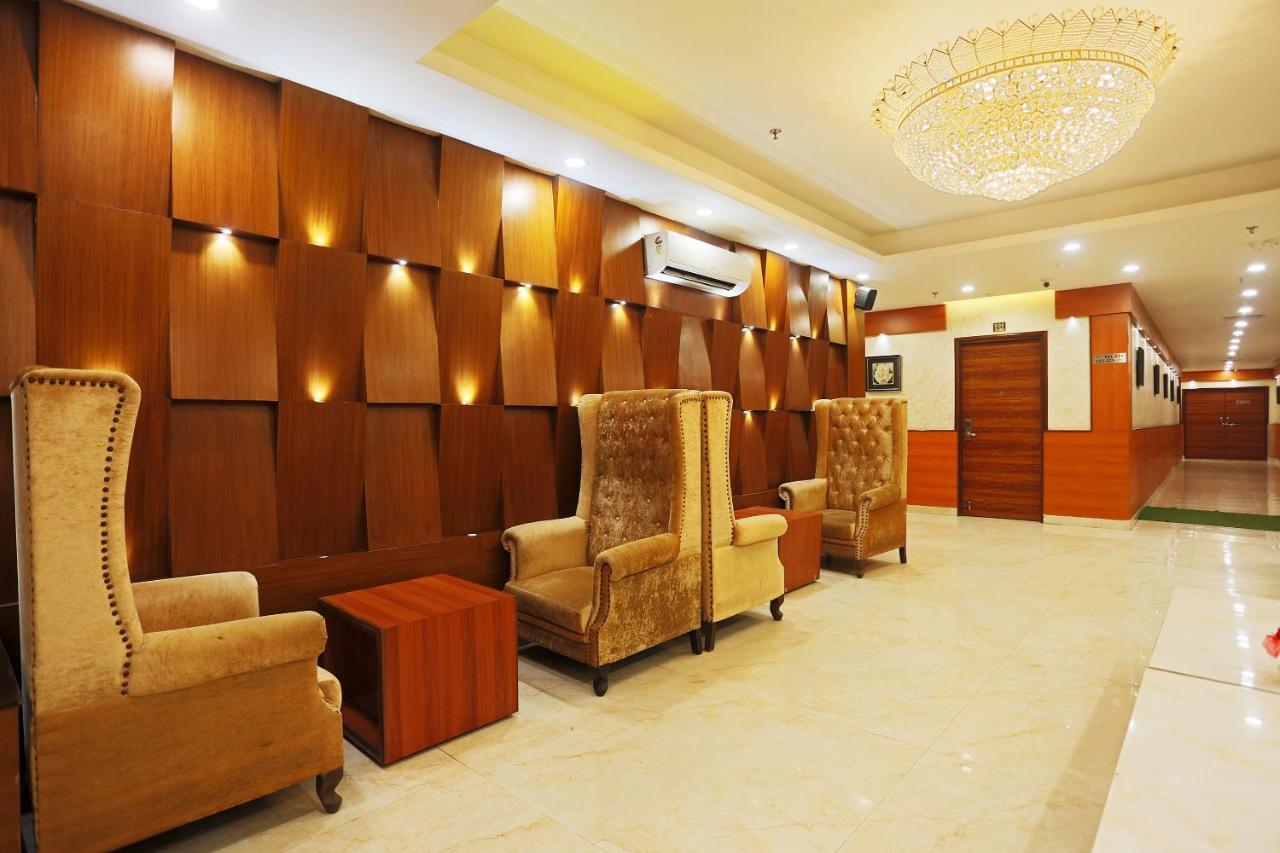 Capital O Green Palms Near Jhilmil Metro Station Hotell New Delhi Eksteriør bilde
