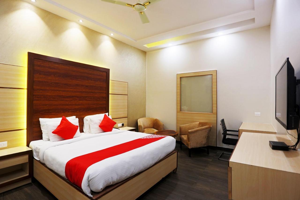Capital O Green Palms Near Jhilmil Metro Station Hotell New Delhi Eksteriør bilde