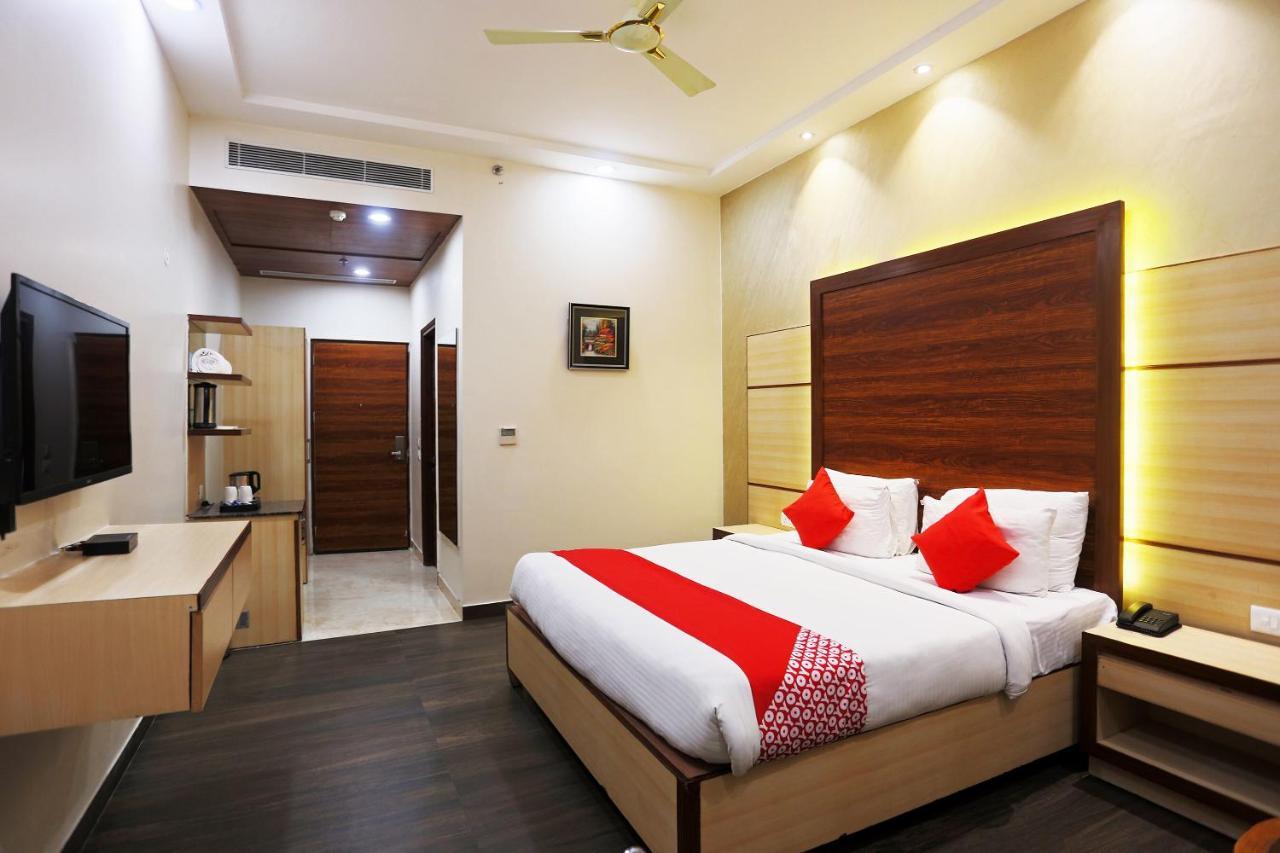 Capital O Green Palms Near Jhilmil Metro Station Hotell New Delhi Eksteriør bilde