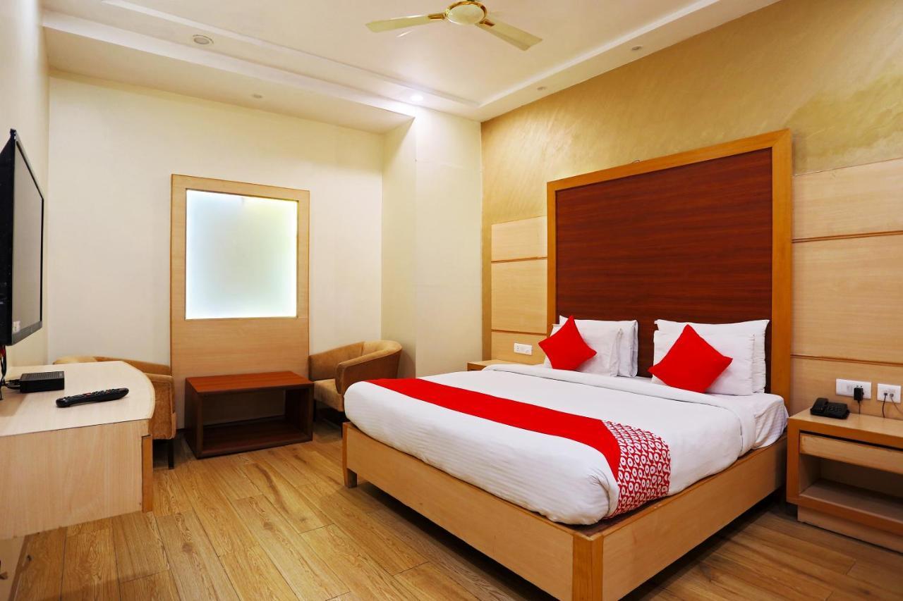 Capital O Green Palms Near Jhilmil Metro Station Hotell New Delhi Eksteriør bilde