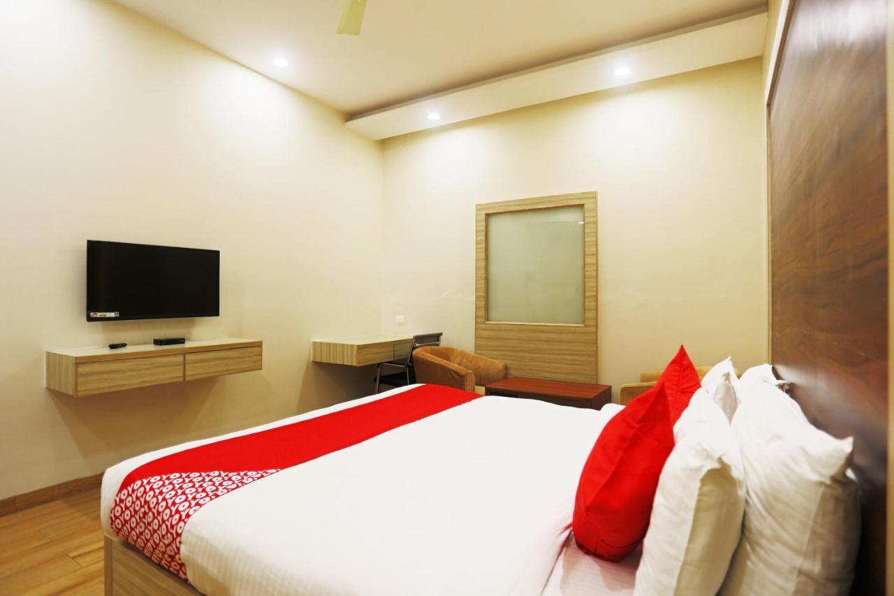 Capital O Green Palms Near Jhilmil Metro Station Hotell New Delhi Eksteriør bilde