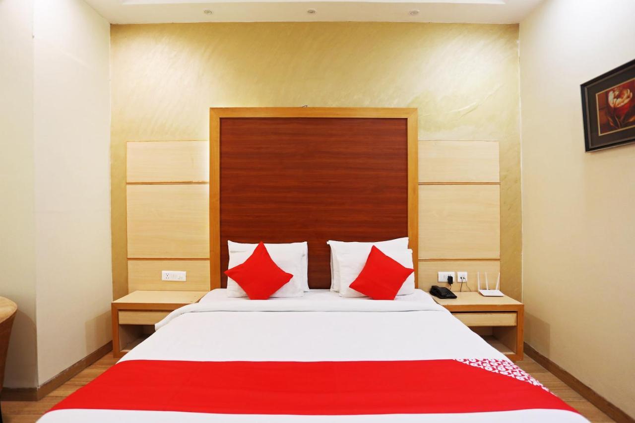 Capital O Green Palms Near Jhilmil Metro Station Hotell New Delhi Eksteriør bilde