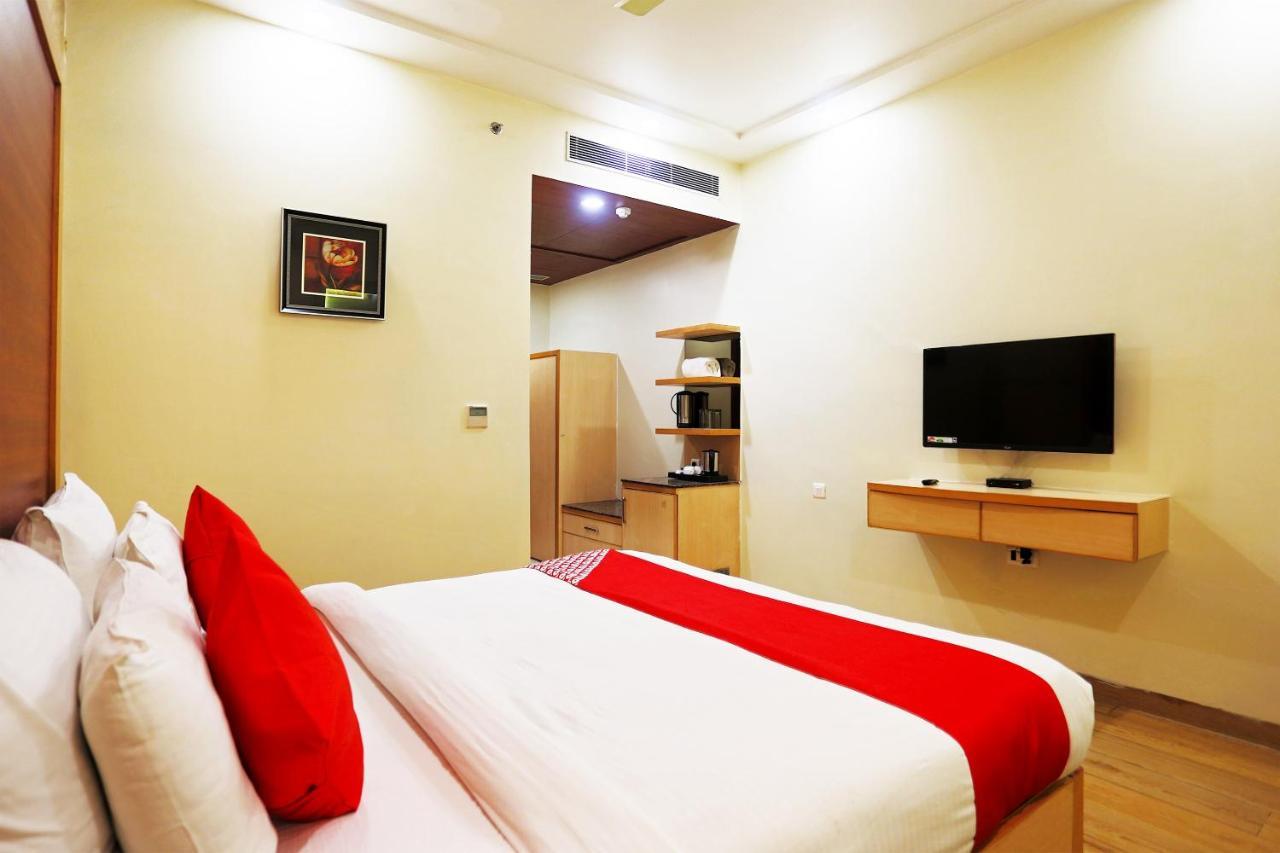 Capital O Green Palms Near Jhilmil Metro Station Hotell New Delhi Eksteriør bilde