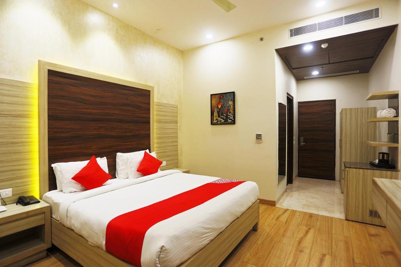 Capital O Green Palms Near Jhilmil Metro Station Hotell New Delhi Eksteriør bilde